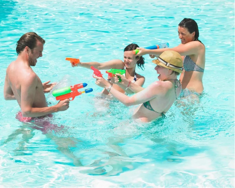 室內泳池什么“咖位”？居然用專業定制的除濕機！??！